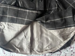 Abrigo de cuadros con capucha