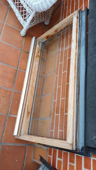 Ventana Velux de madera