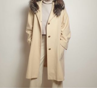 Cappotto con pelliccia beige e marrone