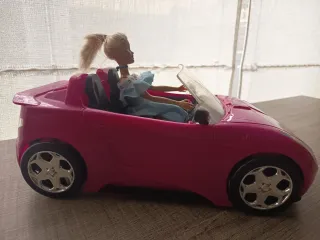 Barbie y Coche Deportivo Descapotable Rosa