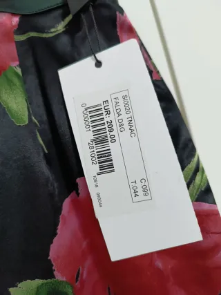 Falda floral negra y roja