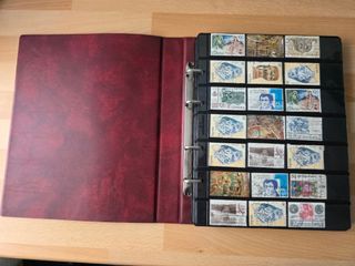 Álbum de sellos España + Suiza aprox. 400 sellos