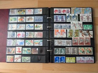 Álbum de sellos España + Suiza aprox. 400 sellos