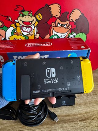 Nintendo Switch Edición Fortnite + mario odyssey