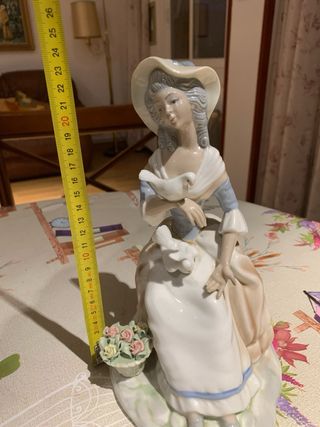 Figura Lladró Dama con Palomas