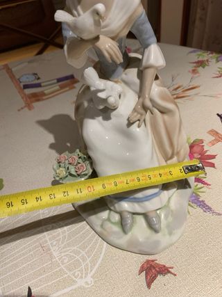 Figura Lladró Dama con Palomas
