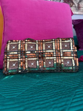 Bolso de fiesta marrón y dorado