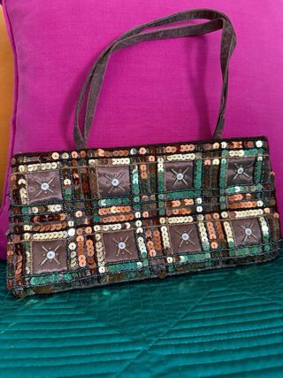 Bolso de fiesta marrón y dorado