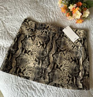 Mini falda piel de serpiente