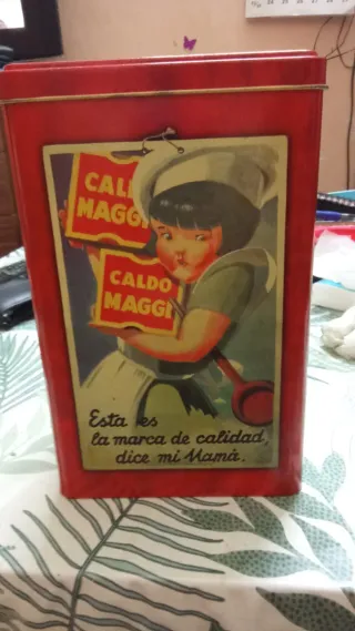 Caja Metálica Dorada Antigua y varios..objetos VER