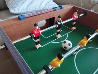 Futbolín de madera para mesa