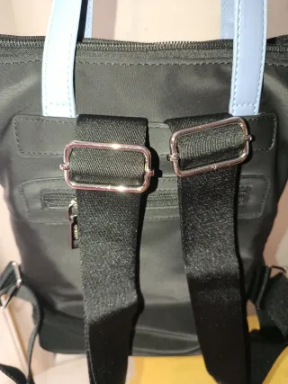 Mochila CHARRO Negra y Beige con asas azules, sólo