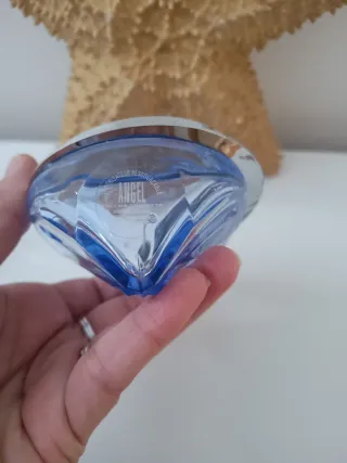 Frascos de perfume Bvlgari y Thierry Mugler
