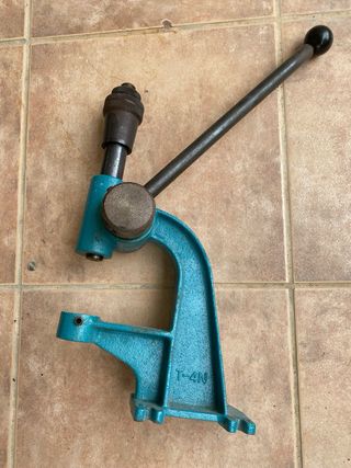 Prensa manual T-4N para ollados