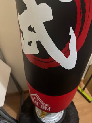 Saco de boxeo de pie para adultos + guantes.