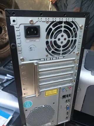 Torre Intel Core i3 Negra