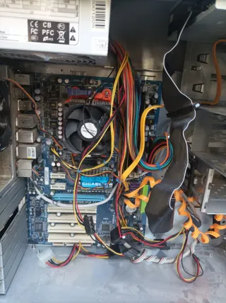 Torre Intel Core i3 Negra