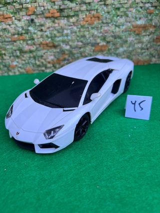 Lamborghini Aventador LP700-4 – Escala 1:24