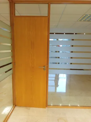 Mampara de cristal para oficina