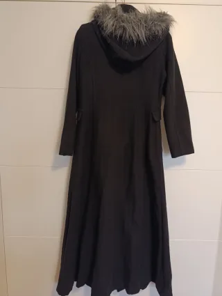 Abrigo largo con capucha