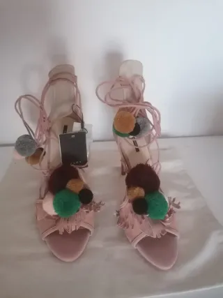 Sandalias Zara Pompones y Flecos Talla 38