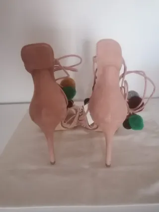 Sandalias Zara Pompones y Flecos Talla 38