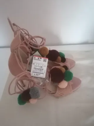 Sandalias Zara Pompones y Flecos Talla 38