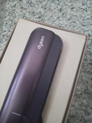 Dyson Airstrait Viola