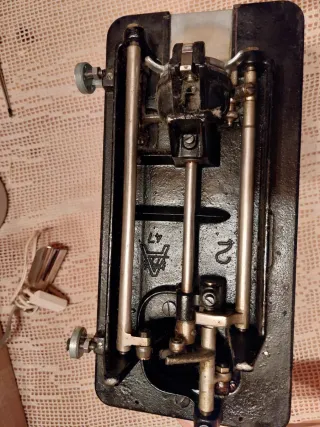 Máquina de coser ALFA antigua