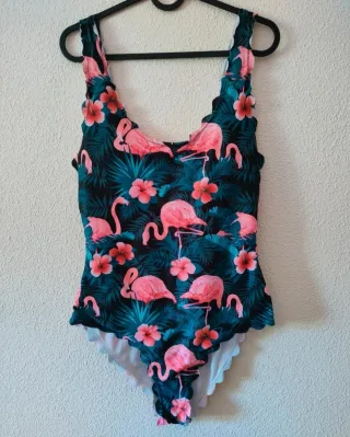 Bañador flamenco y flores tropicales