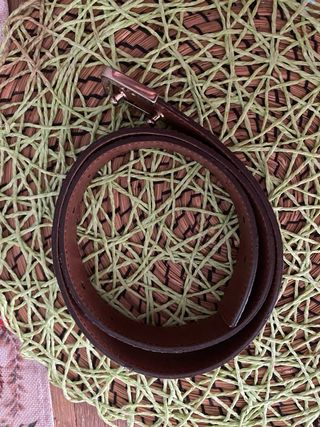 Cinturón de cuero marrón y negro