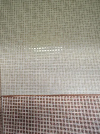 Azulejos Mosaico Baño Rojo Alicante y Crema Marfi