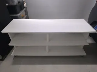 Mesa TV con ruedas Ikea