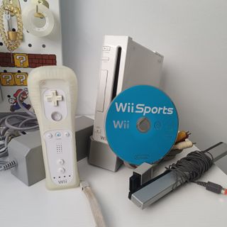 Nintendo Wii + Wii Sports
