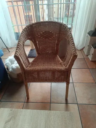 Silla de mimbre y madera