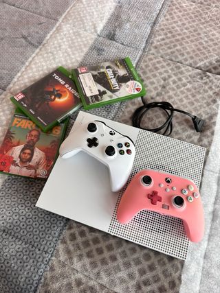 Xbox One S con 2 controller (rosa e bianco)