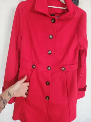 Abrigo rojo mujer