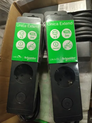 Regleta Schneider Unica Extend 3 enchufes por 23 u