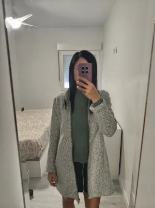 Abrigo parka Stradivarius gris