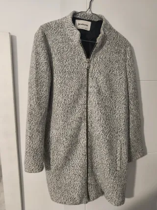 Abrigo parka Stradivarius gris