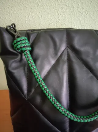 Bolso Parfois negro y verde con doble correa