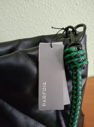 Bolso Parfois negro y verde con doble correa