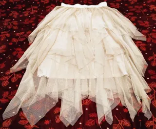 Falda tul picos asimétrica beige