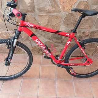Bicicleta de Montaña spezialzed Roja rueda 26