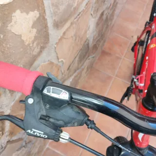 Bicicleta de Montaña spezialzed Roja rueda 26
