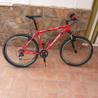 Bicicleta de Montaña spezialzed Roja rueda 26