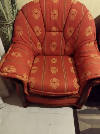 Divano Retro Rosso e Dorato