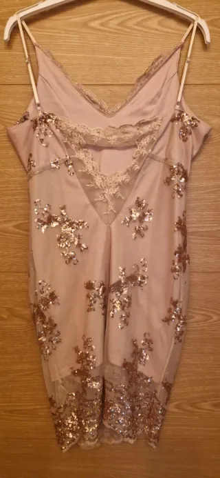 Vestido fiesta lentejuelas color oro rosa.