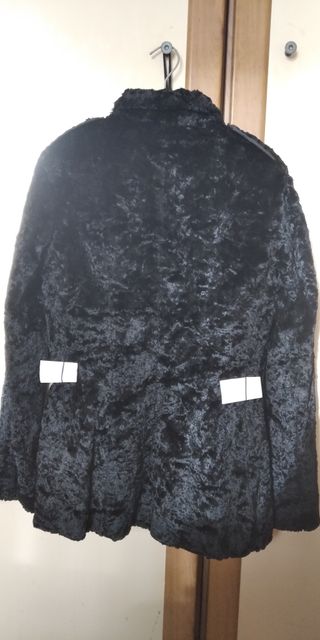 Chaquetón peludo Benetton Talla M. Tendencia 2026