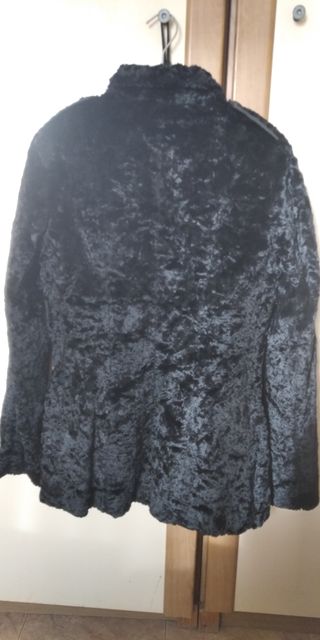 Chaquetón peludo Benetton Talla M. Tendencia 2026